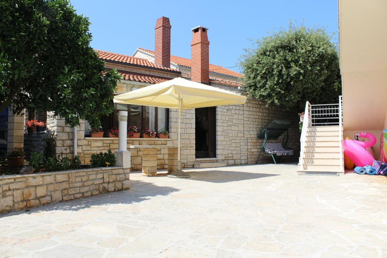Apartment Antica Supetar Exterior foto